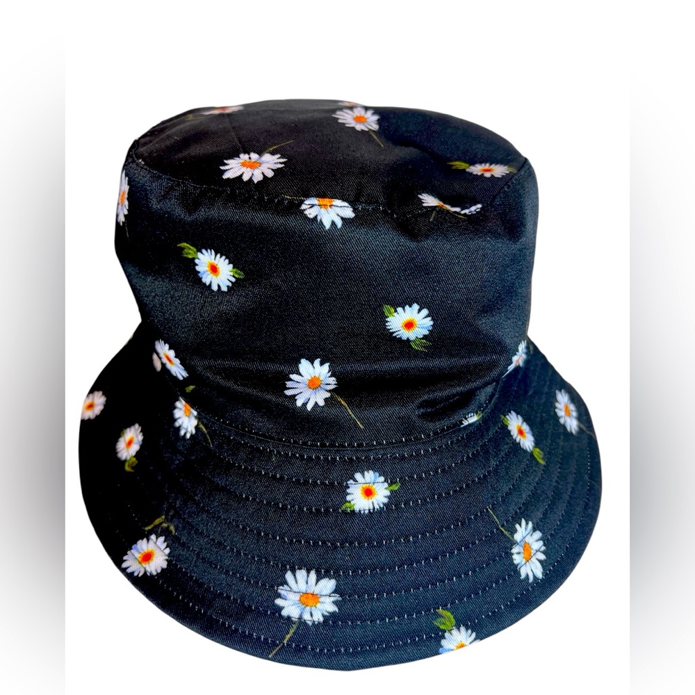Alice + Olivia Reversible Black Daisy Print/Solid White Bucket Hat-Stacey Bendet